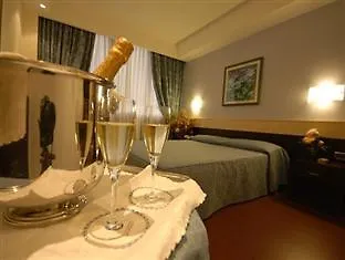 德里佩拉托利酒店 4*